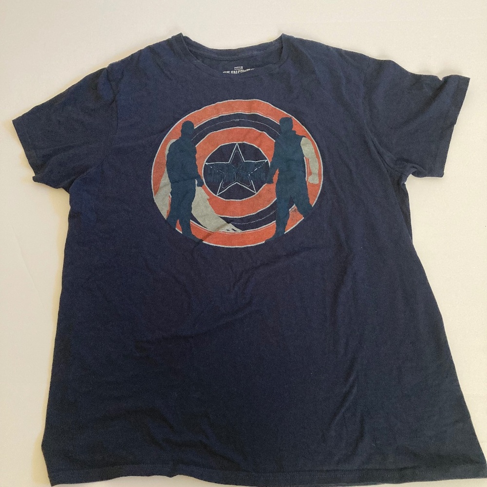 Marvel Falcon/Winter Soldier Graphic T-Shirt Large - Pre Owned